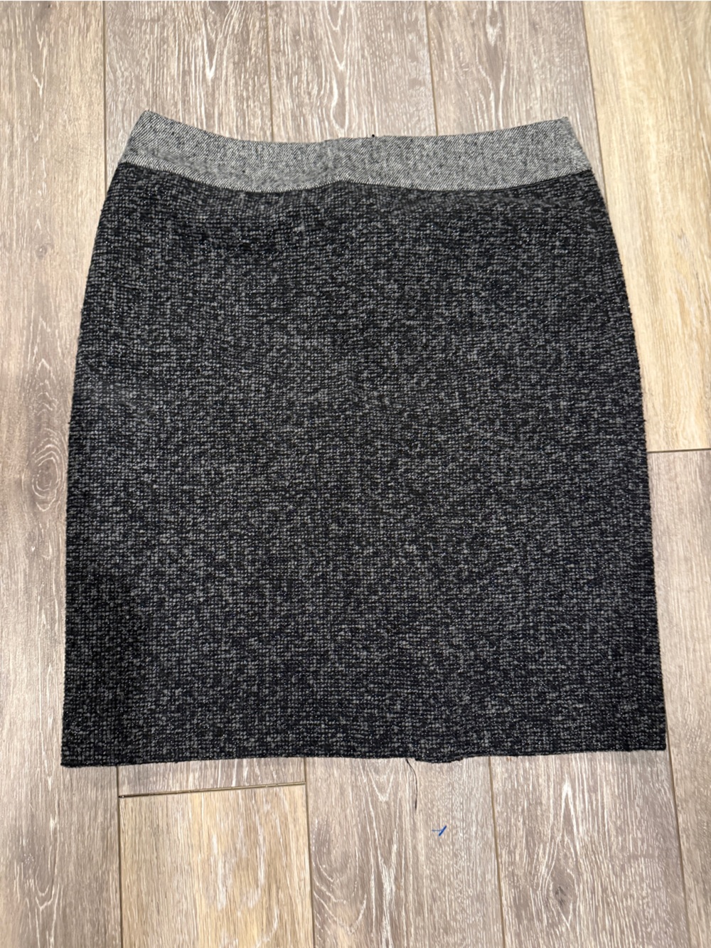 Liz Claiborne Black and Gray Crewneck Sweater